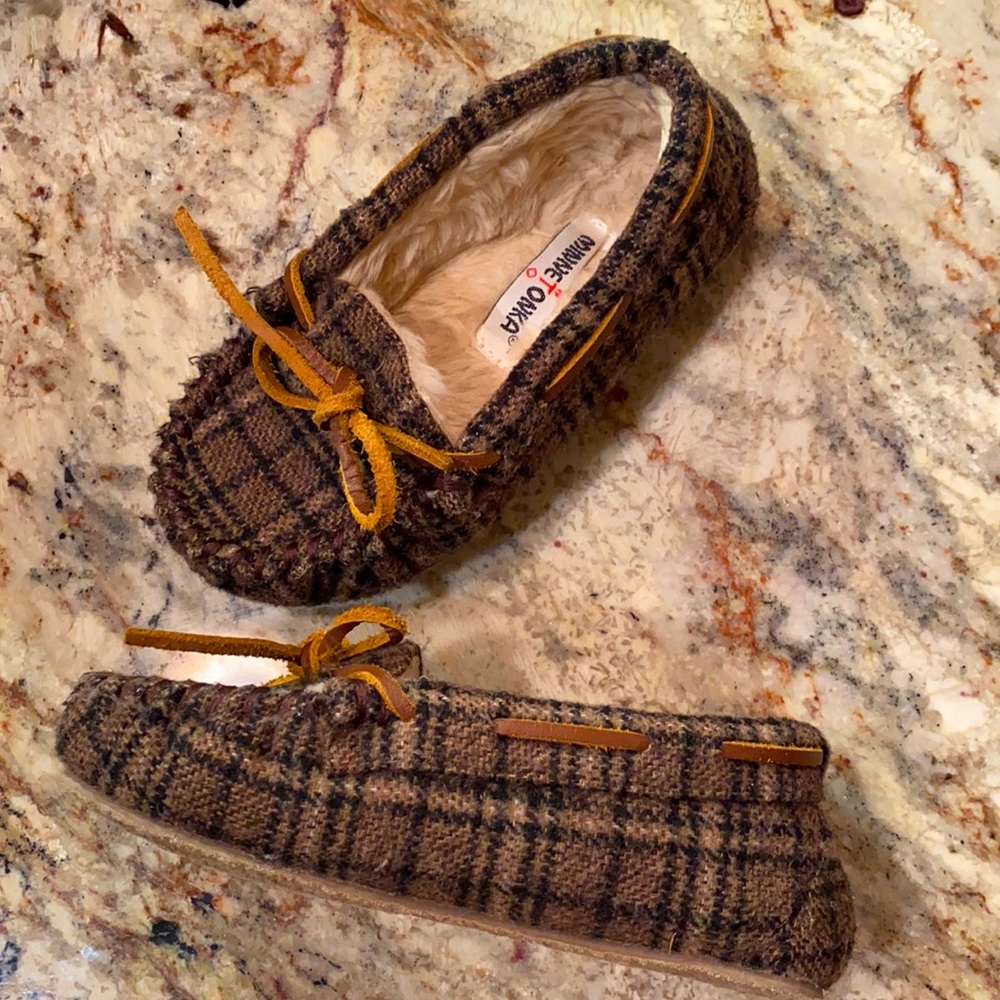 Minnetonka 10c toddler moccasin slippers plaid with leather tie
